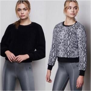 Good American Take A Hike Reversible Sherpa python print sweatshirt 2XL